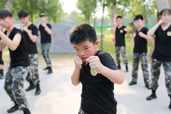 广州6到10岁儿童参加军训夏令营费用呈上