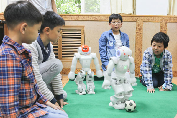 深圳科创夏令营，编写属于自己的机器人！